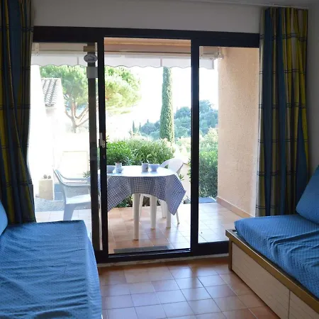 Avec Piscine Et Terrasse A 300m De La - Fr-1-226b-47 * La Croix-Valmer