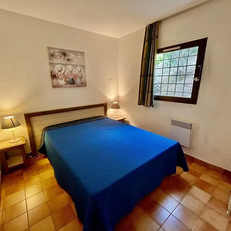 Appartement Avec Piscine Et Terrasse A 300m De La - Fr-1-226b-47 *